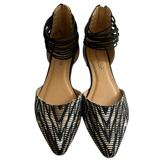 Rampage Black and Gold Women's Closed Toe Gladiator Flats Back Zip - Picture 1 of 6